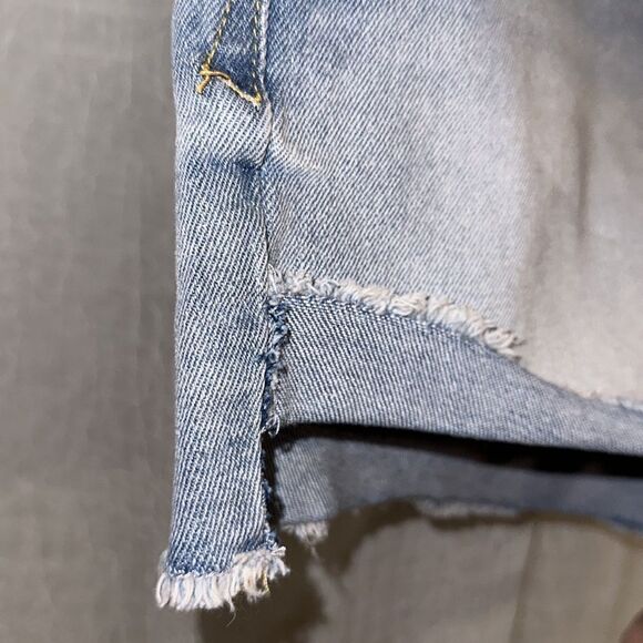 kensie 6/28 Vintage Luxe High Rise Raw Hem Distressed Blue Med Wash Shorts - Picture 7 of 11